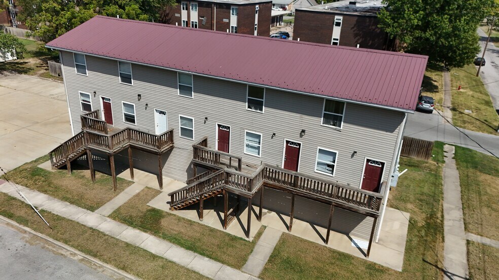 Primary Photo Of 710 W College St, Carbondale Multifamily For Sale