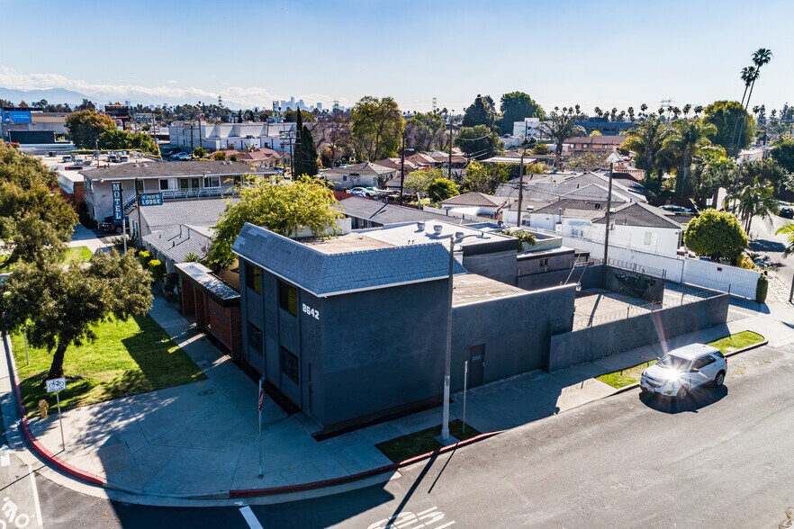 More Photos Of 8642 Venice Blvd, Los Angeles Office Residential For Sale