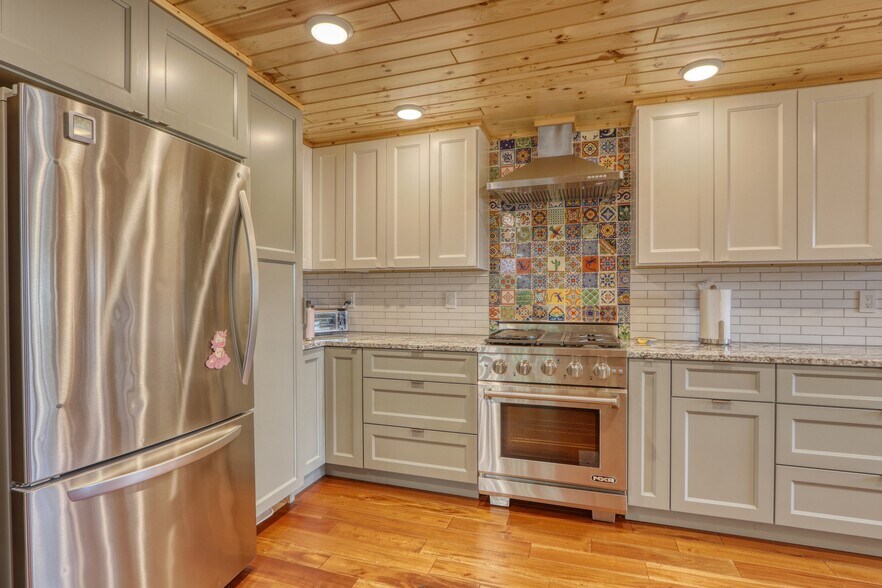 More Photos Of 10429 State Road 27, Hayward Hotel For Sale