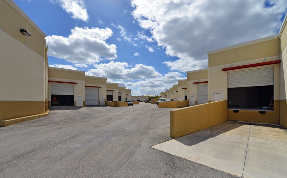 More Photos Of 14001-14099 NW 8th St, Sunrise Flex For Lease