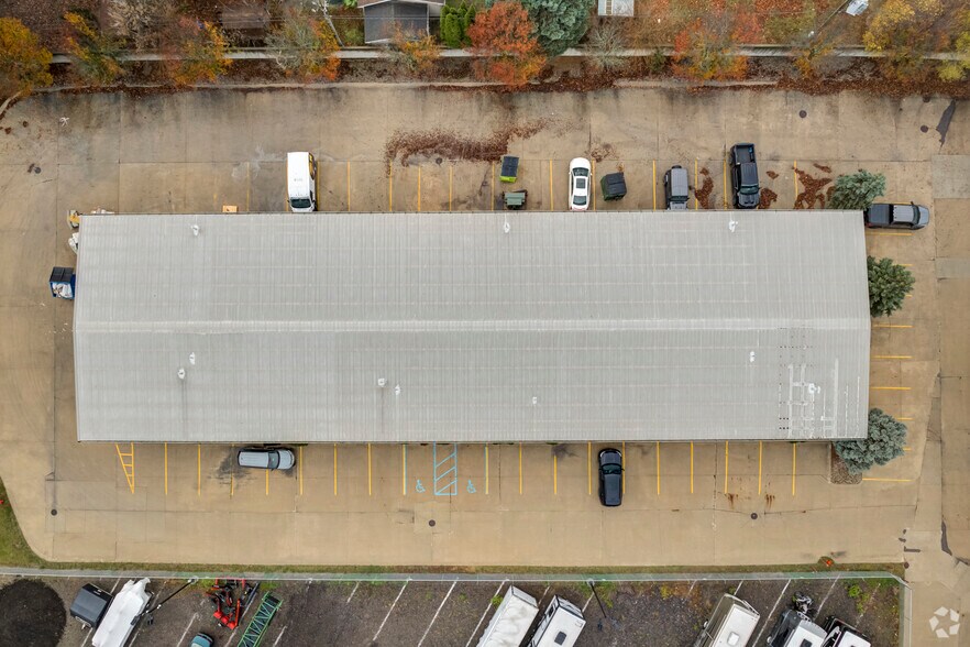 More Photos Of 5499 Perry Dr, Waterford Warehouse For Lease