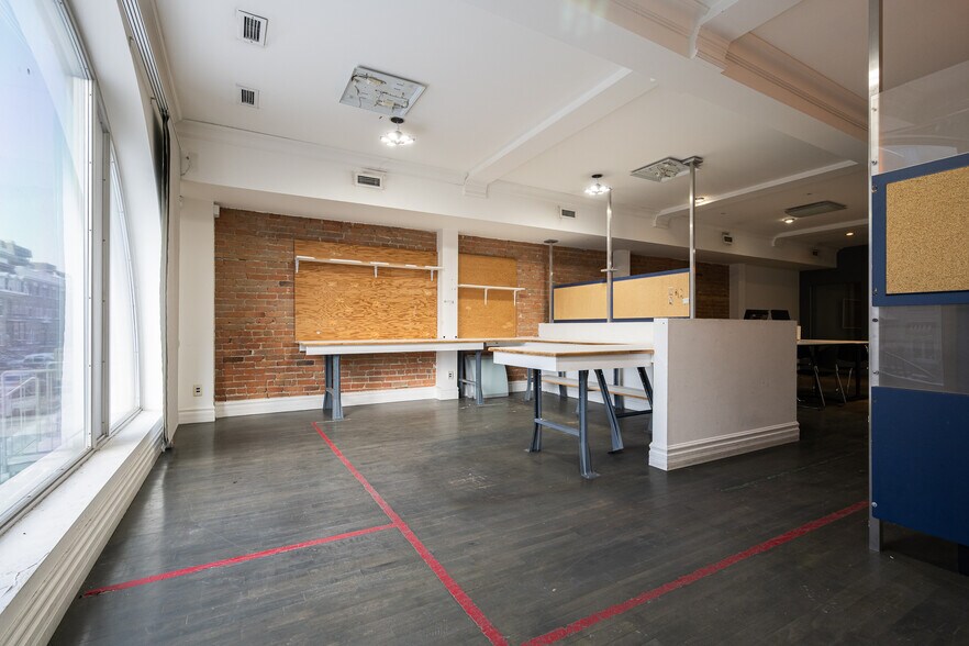 More Photos Of 1583 Rue Saint-Hubert, Montréal Medical For Sale