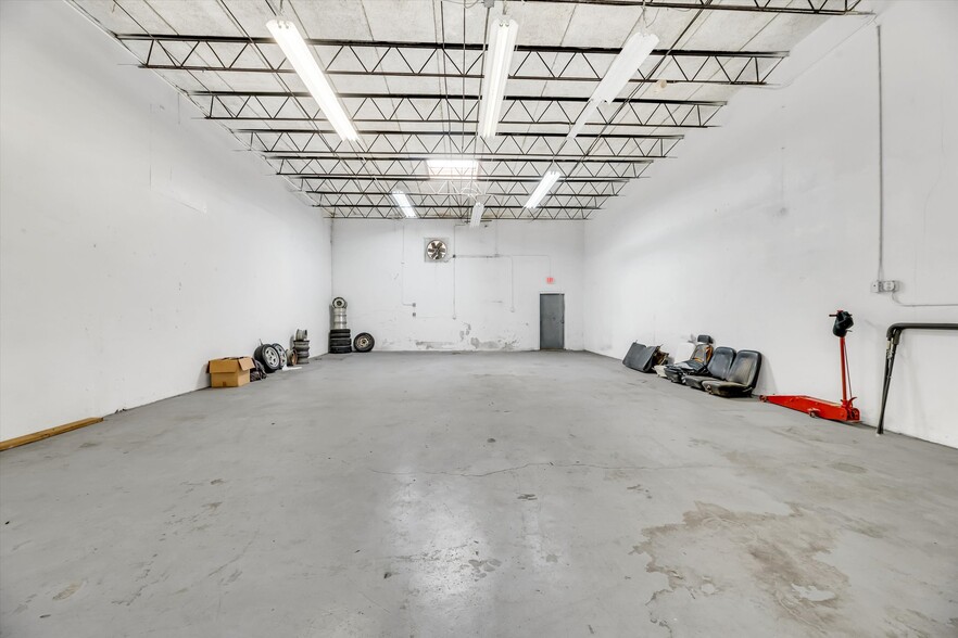 More Photos Of 224 NE 32nd Ct, Oakland Park Warehouse For Sale