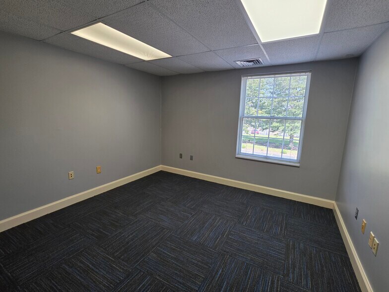 More Photos Of 2027 Broadway St, Cape Girardeau Office For Lease