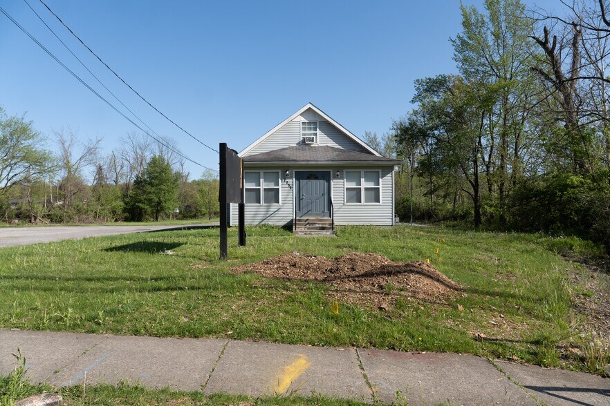 More Photos Of 7731 St Andrews Church Rd, Louisville Storefront Retail Office For Sale