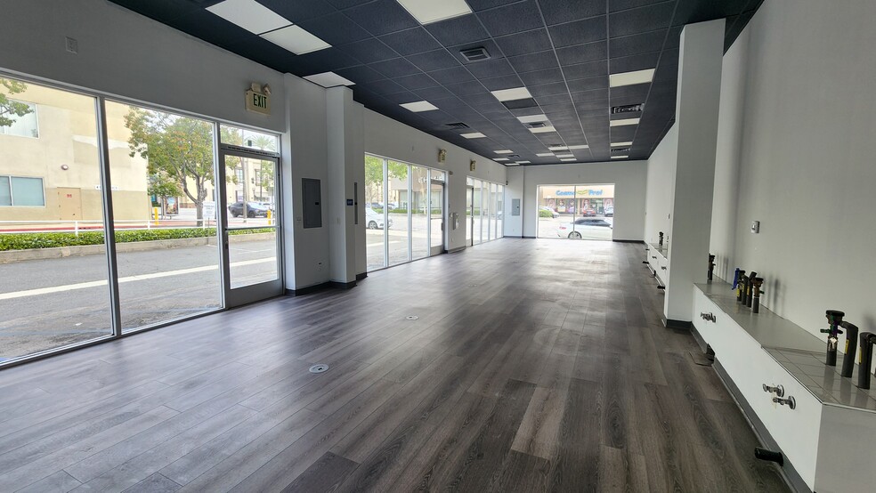 More Photos Of 313 S Central Ave, Glendale Freestanding For Lease