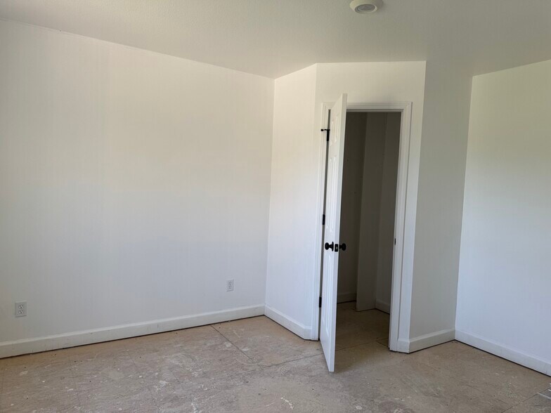 More Photos Of 13450 S Topeka Ave, Carbondale Apartments For Sale