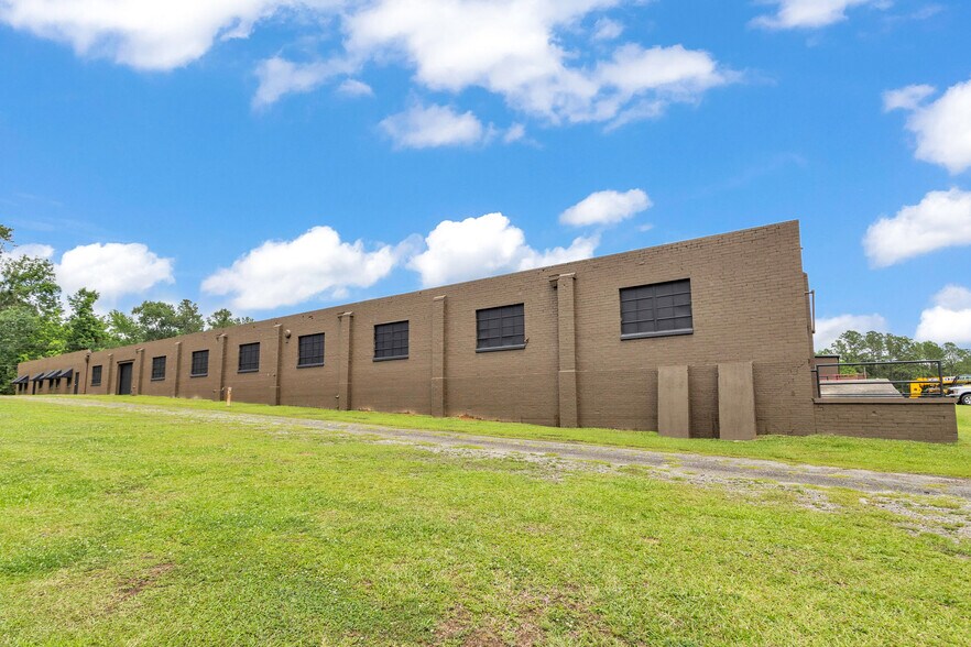 More Photos Of 121 Trotter Industrial Ln, Saluda Warehouse For Lease