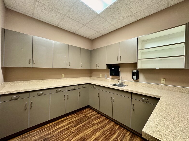 More Photos Of 4645 Village Square Dr, Paducah Storefront Retail Office For Lease