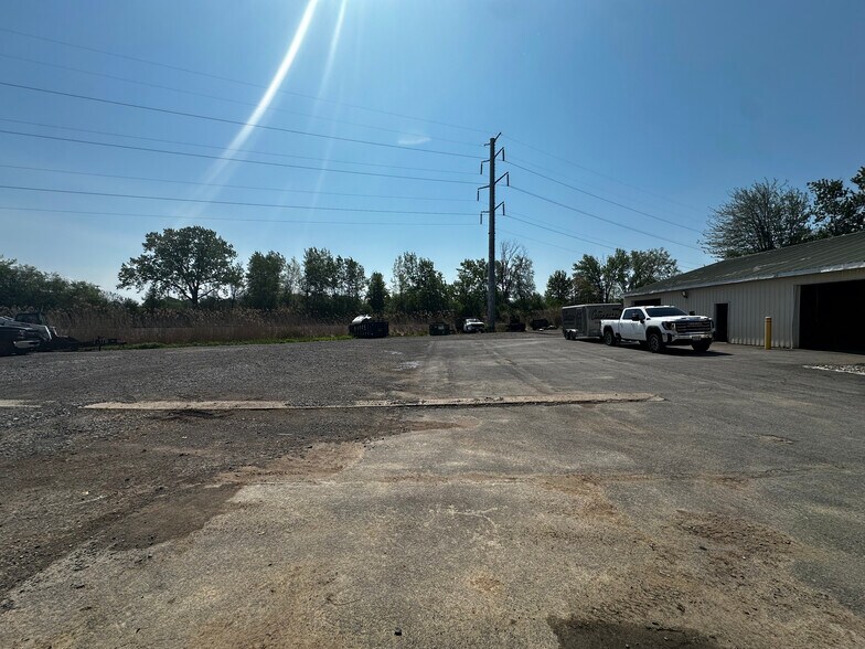 More Photos Of 7704 Maltlage Dr, Bayberry Flex For Sale