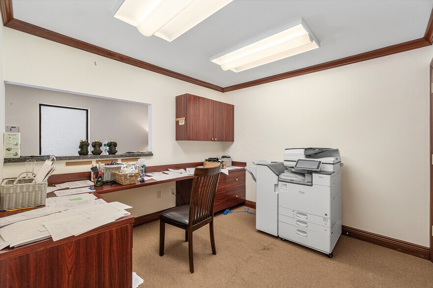 More Photos Of 112-120 US Highway 1, Tequesta Medical For Sale