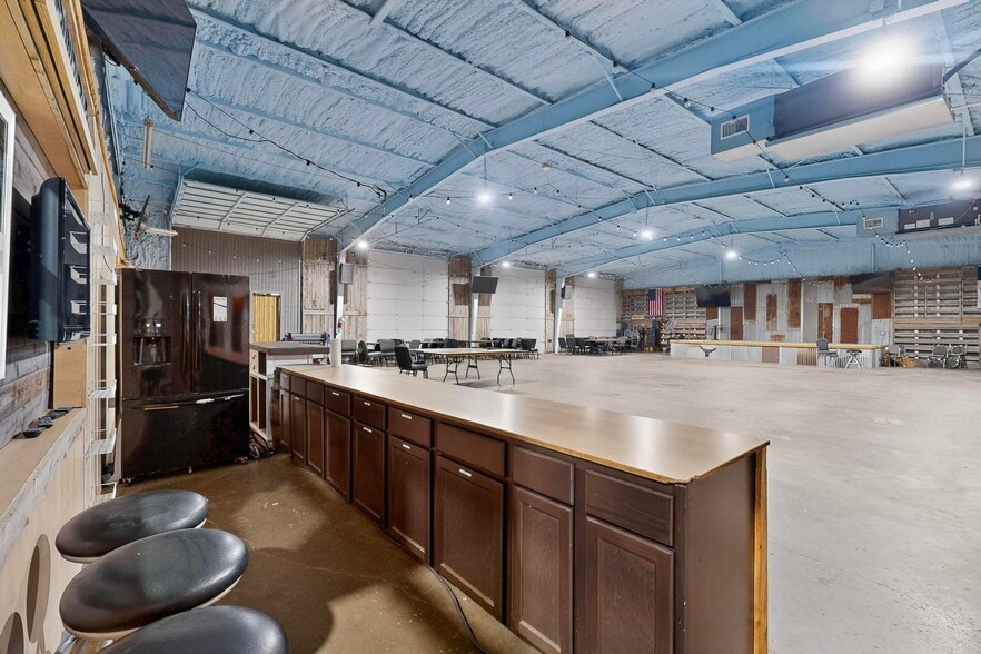 More Photos Of 700 E Main St, Richland Warehouse For Sale