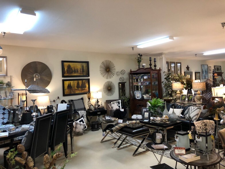 More Photos Of 225 SE 21st St, Grand Rapids Storefront Retail Office For Sale