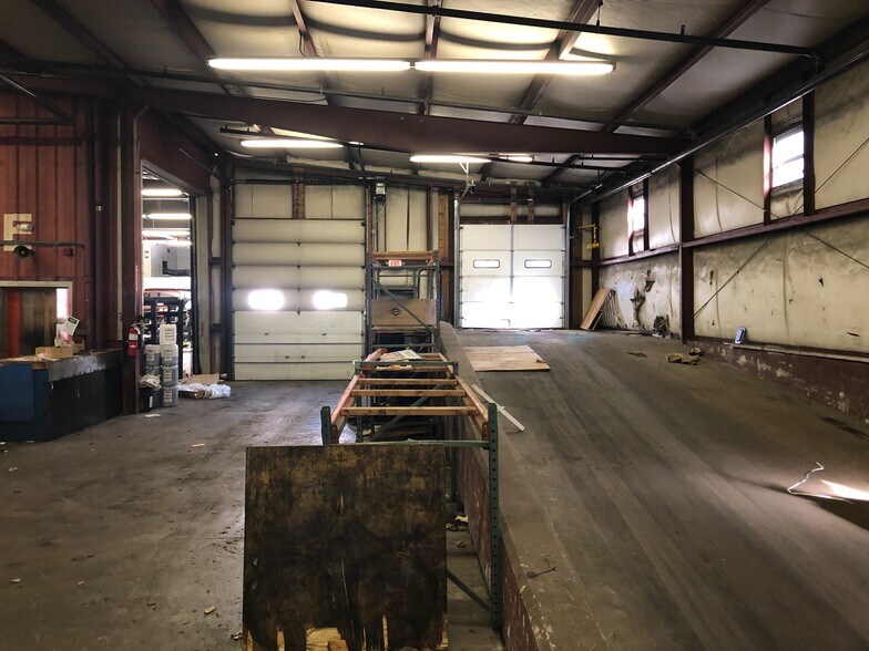 More Photos Of 384 Hartford Tpke, Shrewsbury Warehouse For Lease