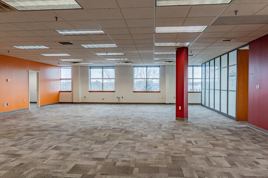 More Photos Of 482 Payne Rd, Scarborough Office For Sale