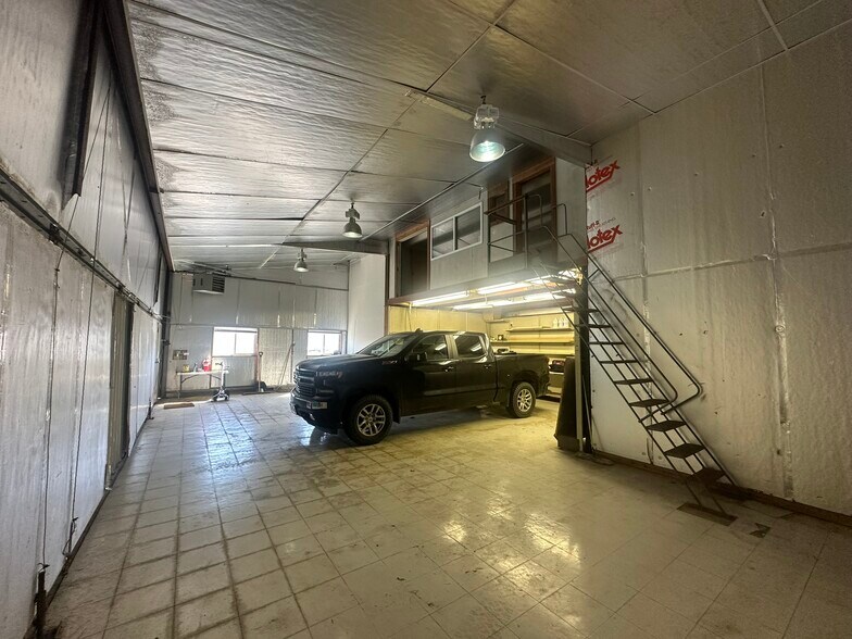 More Photos Of 10 Hangar Rd, Vineyard Haven Warehouse For Lease