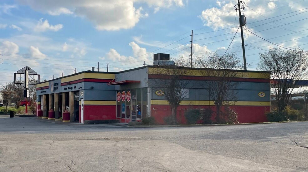Primary Photo Of 1001 N Memorial Pky, Huntsville Auto Repair For Sale