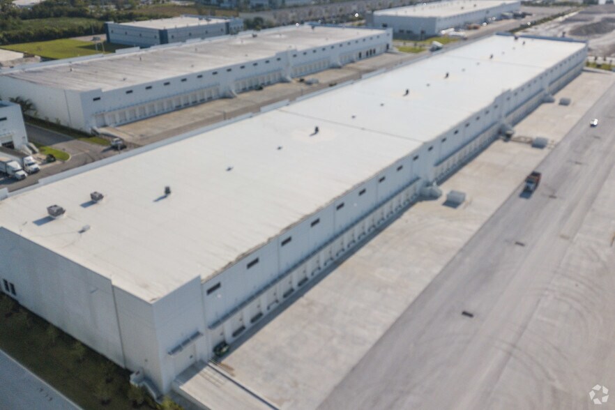 More Photos Of 11240 NW 122nd St, Medley Distribution For Lease