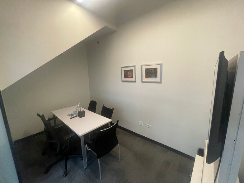 More Photos Of 1621 W Carroll Ave, Chicago Manufacturing For Lease