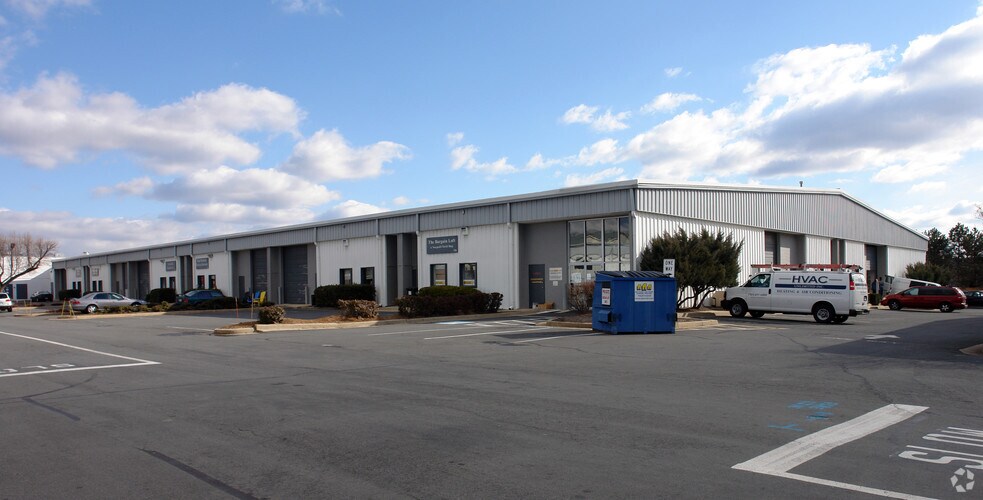 More Photos Of 301-366 Victory Dr, Herndon Flex For Lease