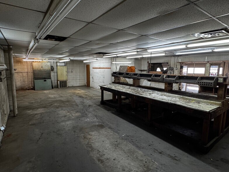 More Photos Of 401 E Main St, Shawnee Flex For Sale