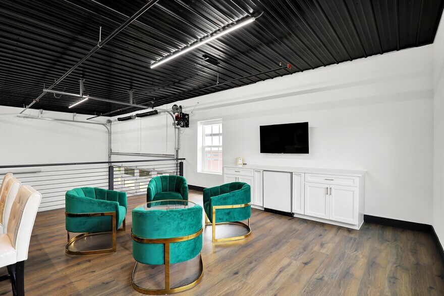 More Photos Of 17725 Motor District Cir, Carmel Showroom For Sale