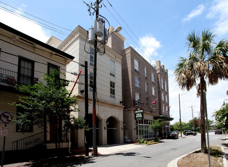 More Photos Of 320 Montgomery St, Savannah Hotel For Lease