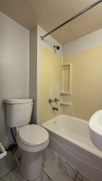 More Photos Of 2072 Elm Ave, Cincinnati Apartments For Sale