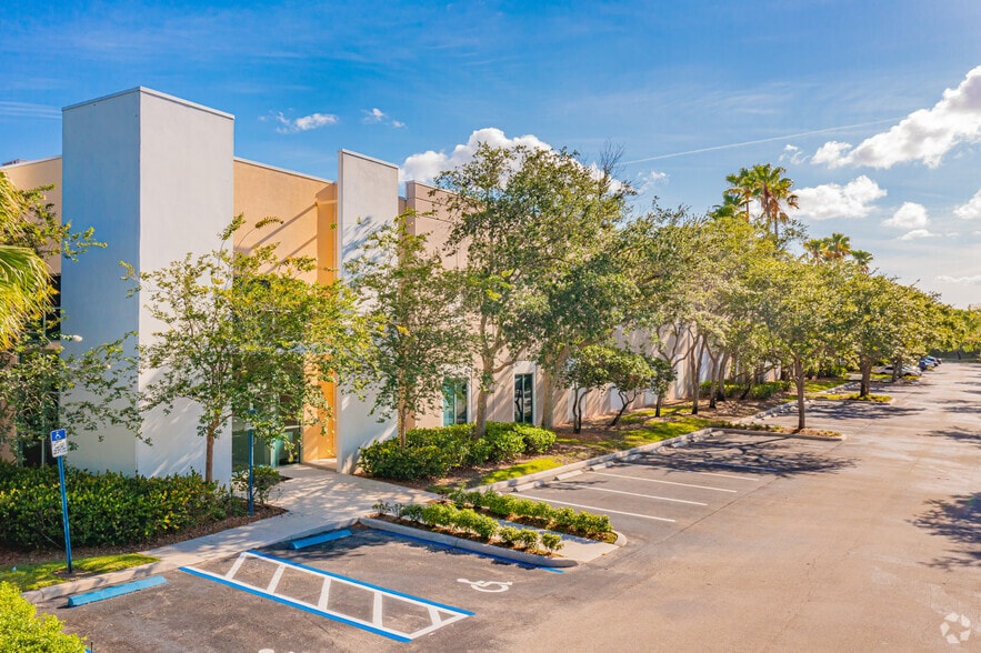 More Photos Of 3355 Enterprise Ave, Weston Warehouse For Lease