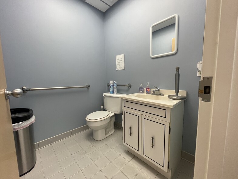 More Photos Of 346-348 Broad Ave, Leonia Restaurant For Lease