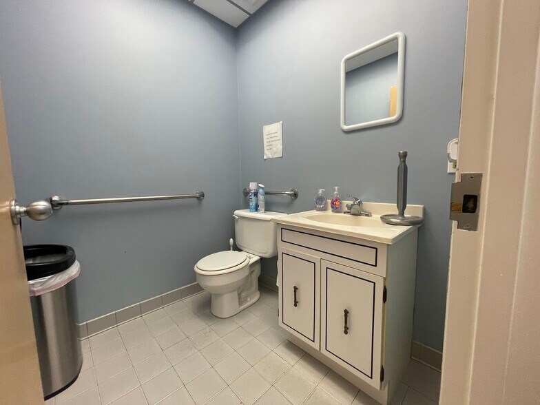 More Photos Of 346-348 Broad Ave, Leonia Restaurant For Lease