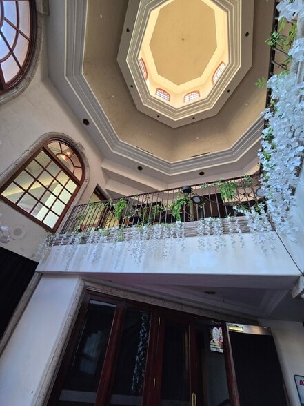 More Photos Of 125 E Tahquitz Canyon Way, Palm Springs Storefront For Lease