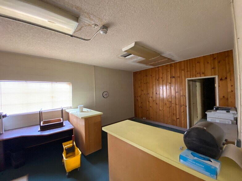 More Photos Of 44820 Yucca Ave, Lancaster Warehouse For Sale