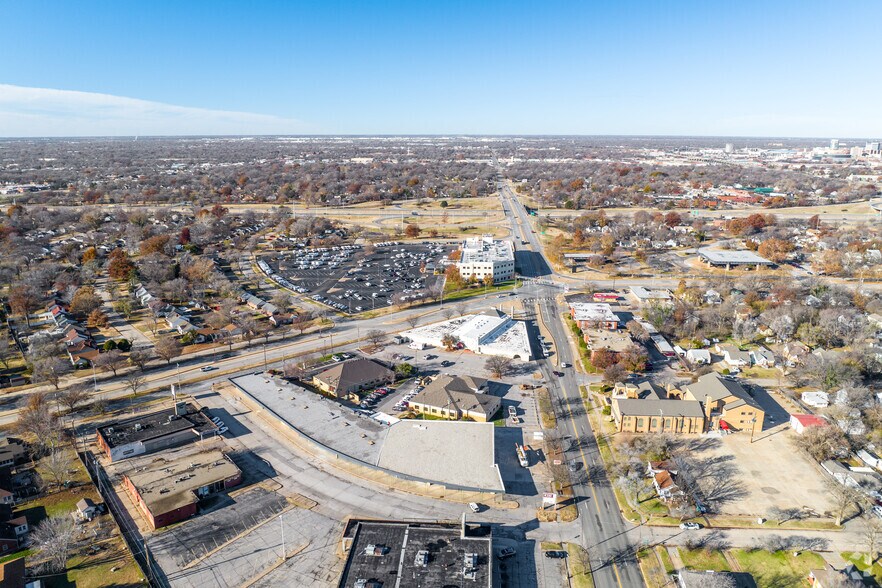 More Photos Of 2535 E Lincoln St, Wichita Medical For Lease