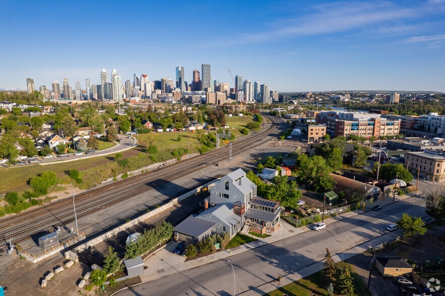 More Photos Of 1015 11 St SE, Calgary Storefront Retail Office For Sale