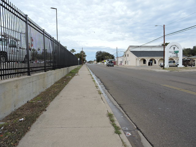 More Photos Of 1719 N Arkansas Ave, Laredo Flex For Sale