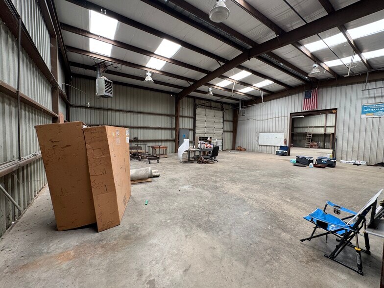 More Photos Of 1208 S Chestnut St, Lufkin Showroom For Sale