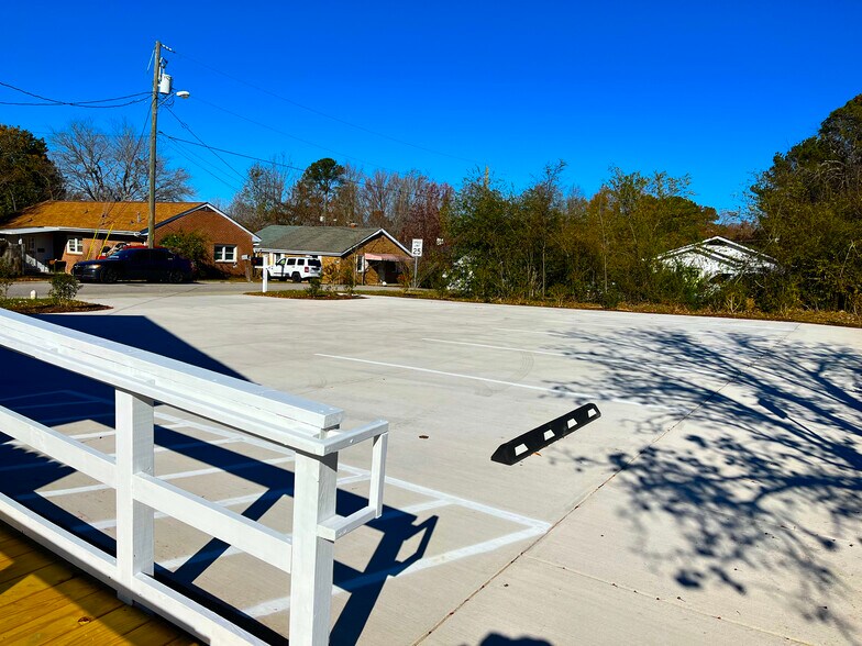 More Photos Of 108 Justice Heights St, Apex Medical For Lease