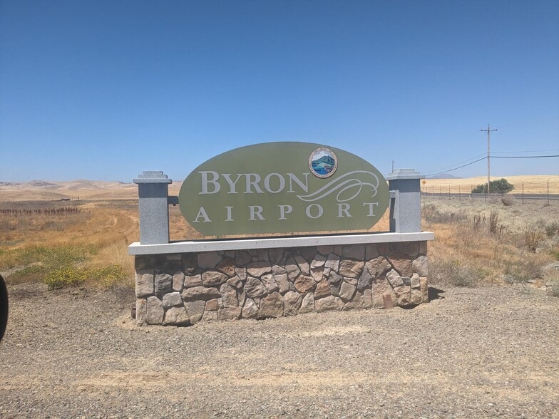 More Photos Of 460 Eagle Ct, Byron Unknown For Lease