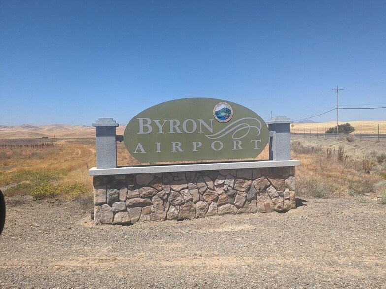 More Photos Of 460 Eagle Ct, Byron Unknown For Lease