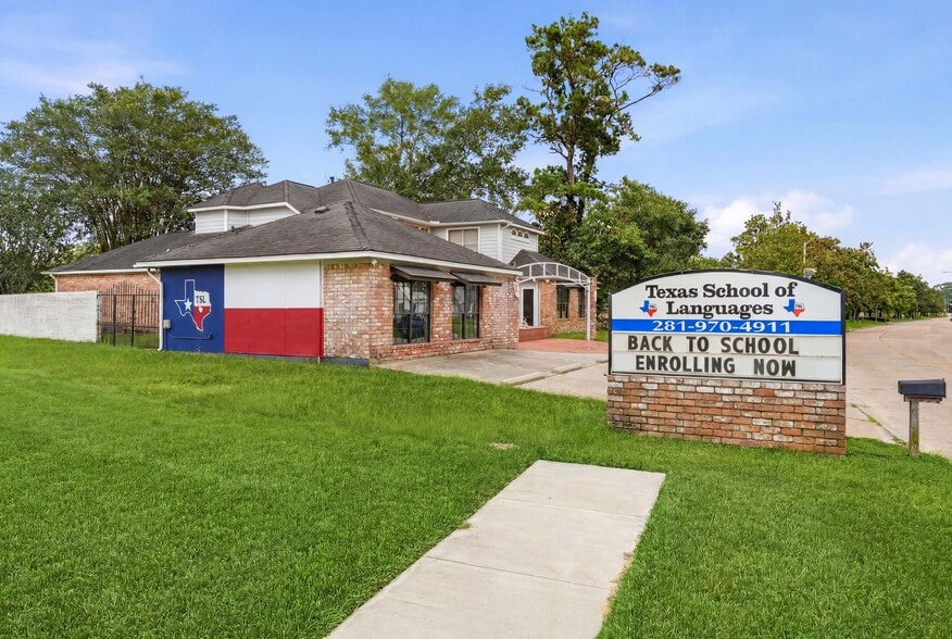 More Photos Of 13700 Lakewood Forest Dr, Houston Office For Sale