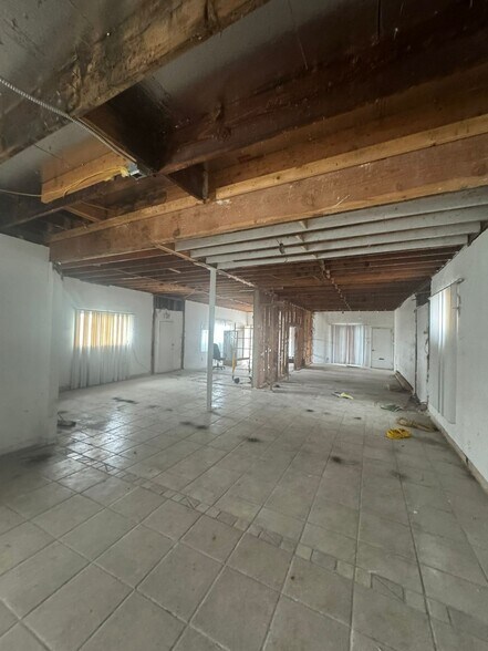 More Photos Of 1726 W Compton Blvd, Compton Storefront Retail Office For Sale