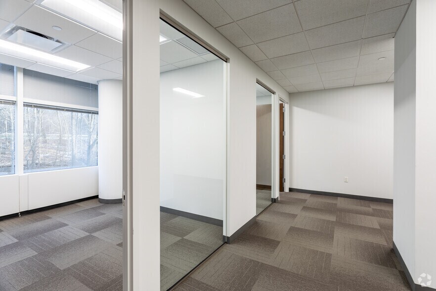 More Photos Of 200 Summit Lake Dr, Valhalla Office For Lease