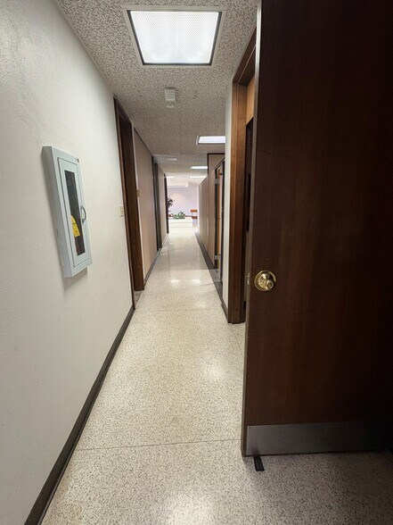 More Photos Of 1000 S Broadway, Highland Office For Lease