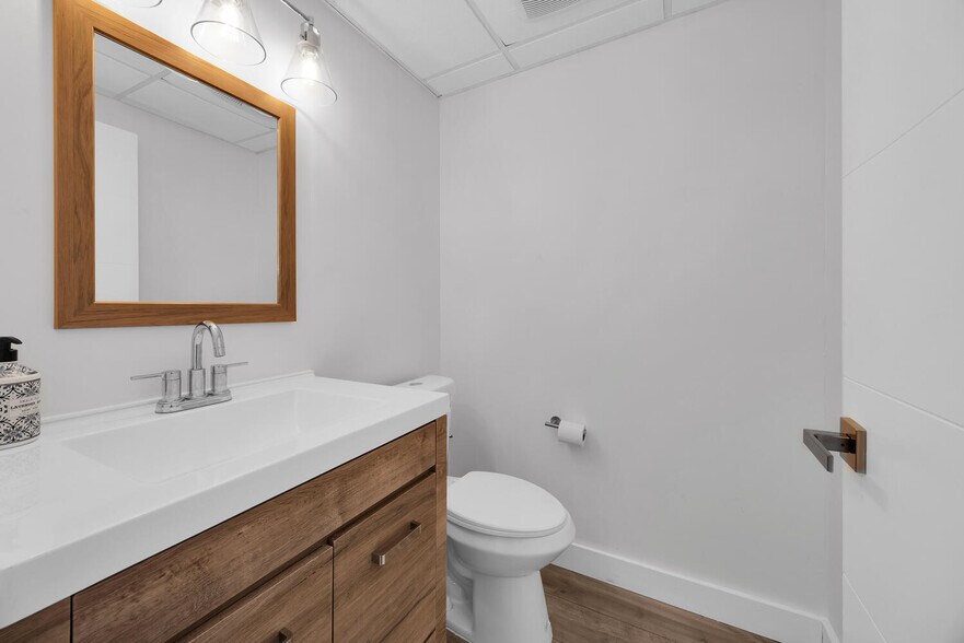 More Photos Of 706 S Dixie Hwy, Coral Gables Office Residential For Lease