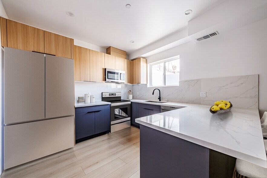 More Photos Of 13461 Beach Ave, Marina Del Rey Multifamily For Sale