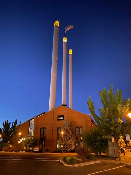 More Photos Of 425 SW Powerhouse Dr, Bend Unknown For Lease