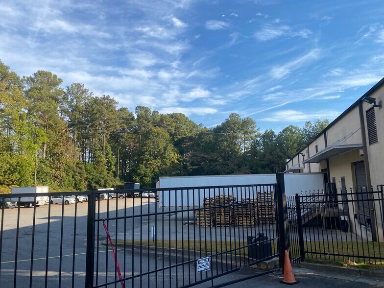 More Photos Of 3137 Chestnut Dr, Atlanta Distribution For Lease