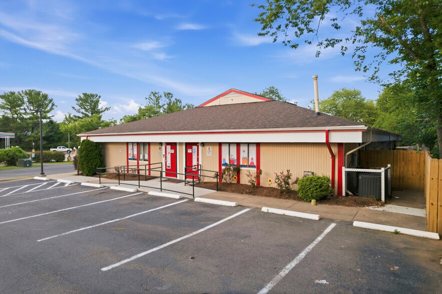 More Photos Of 83 Sugarland Run Dr, Sterling Daycare Center For Lease