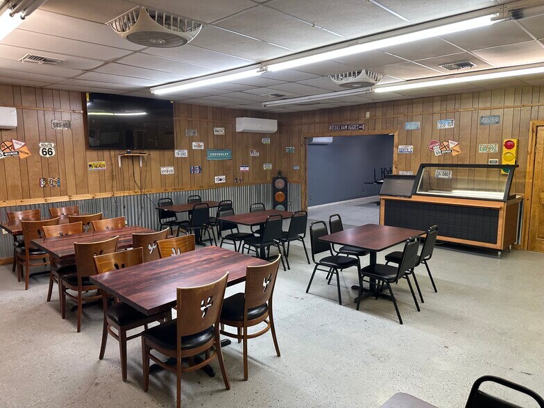 More Photos Of 806 E Gravis St, San Diego Freestanding For Sale